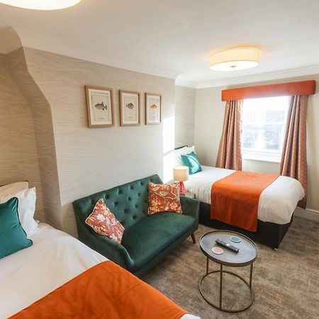 The Resolution Hotel Уитби Екстериор снимка