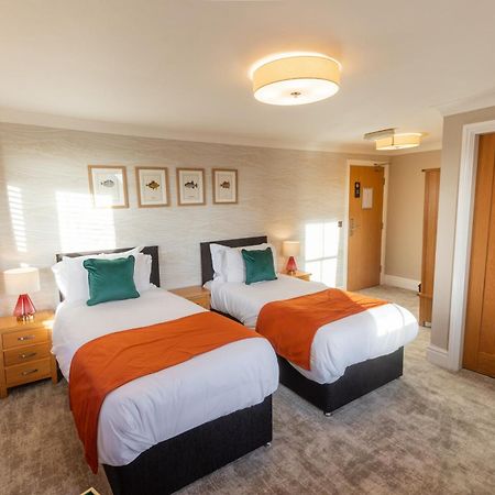 The Resolution Hotel Уитби Екстериор снимка