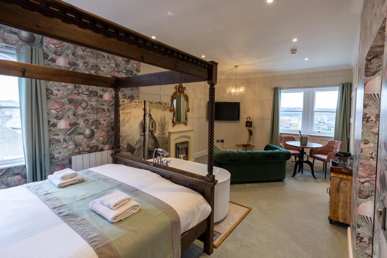 The Resolution Hotel Уитби Екстериор снимка