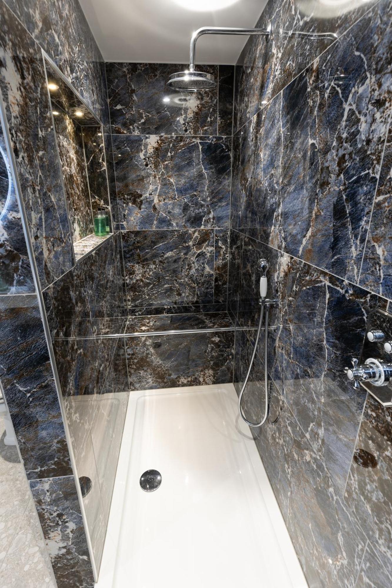 The Resolution Hotel Уитби Екстериор снимка