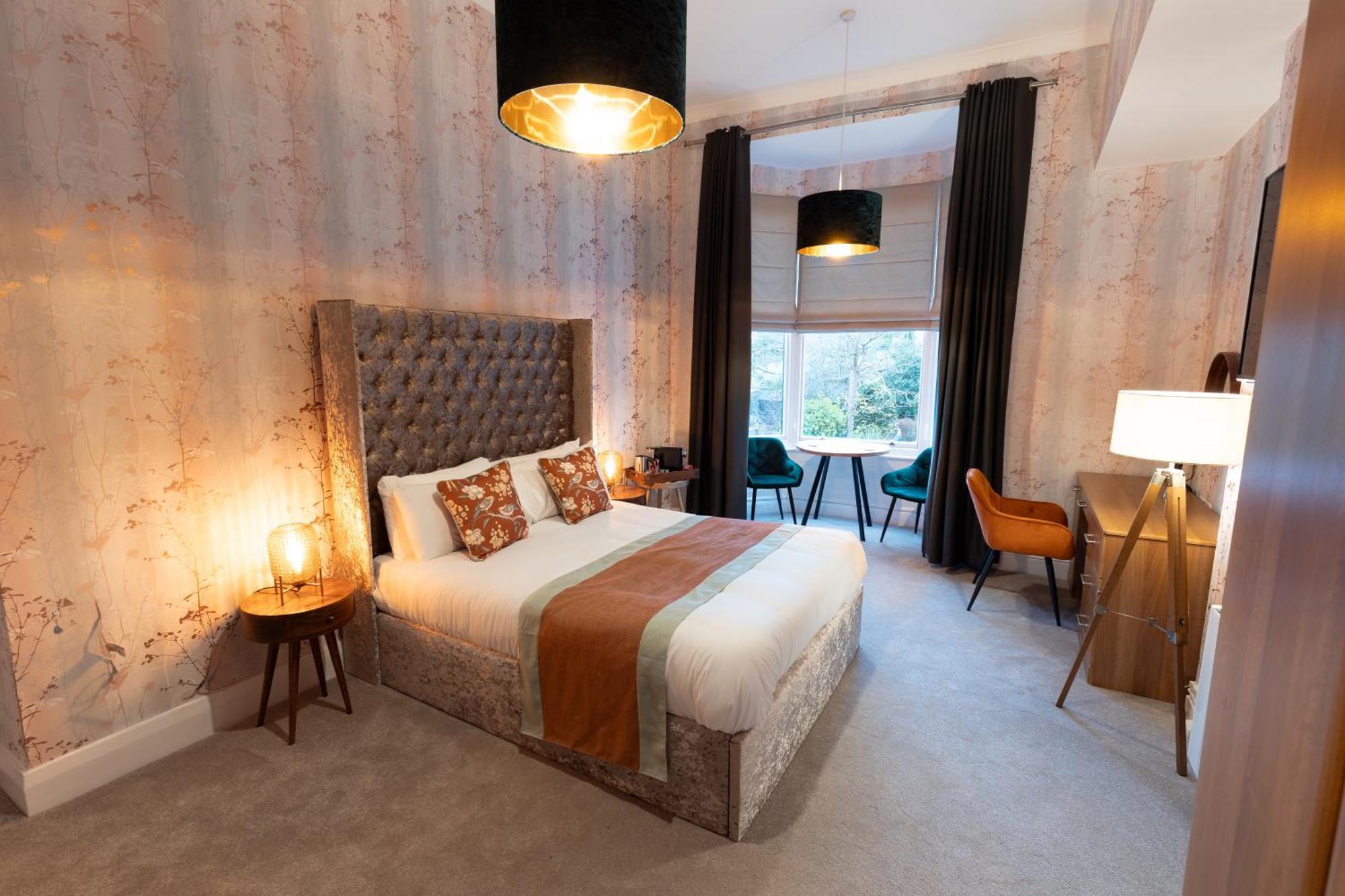The Resolution Hotel Уитби Екстериор снимка
