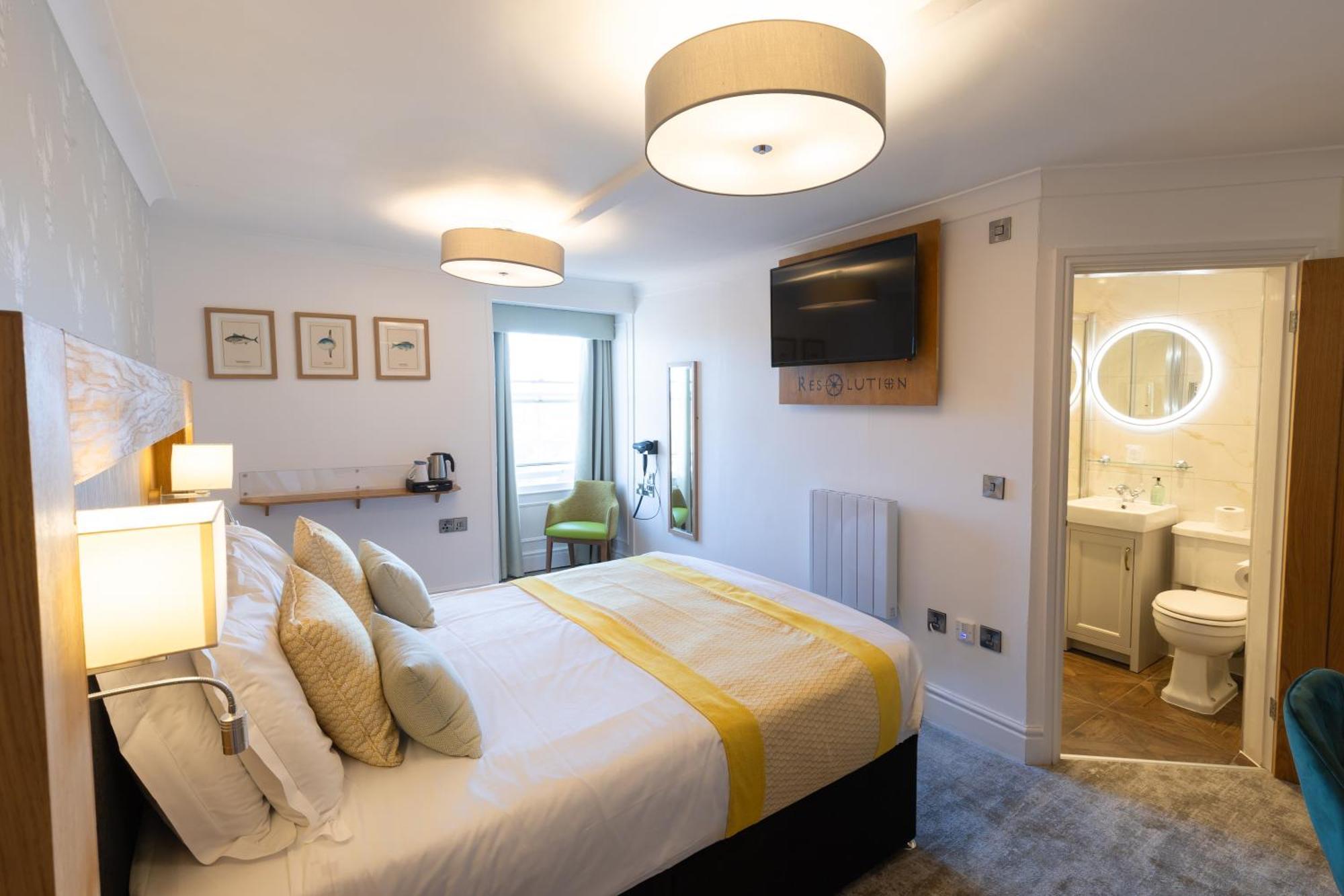The Resolution Hotel Уитби Екстериор снимка