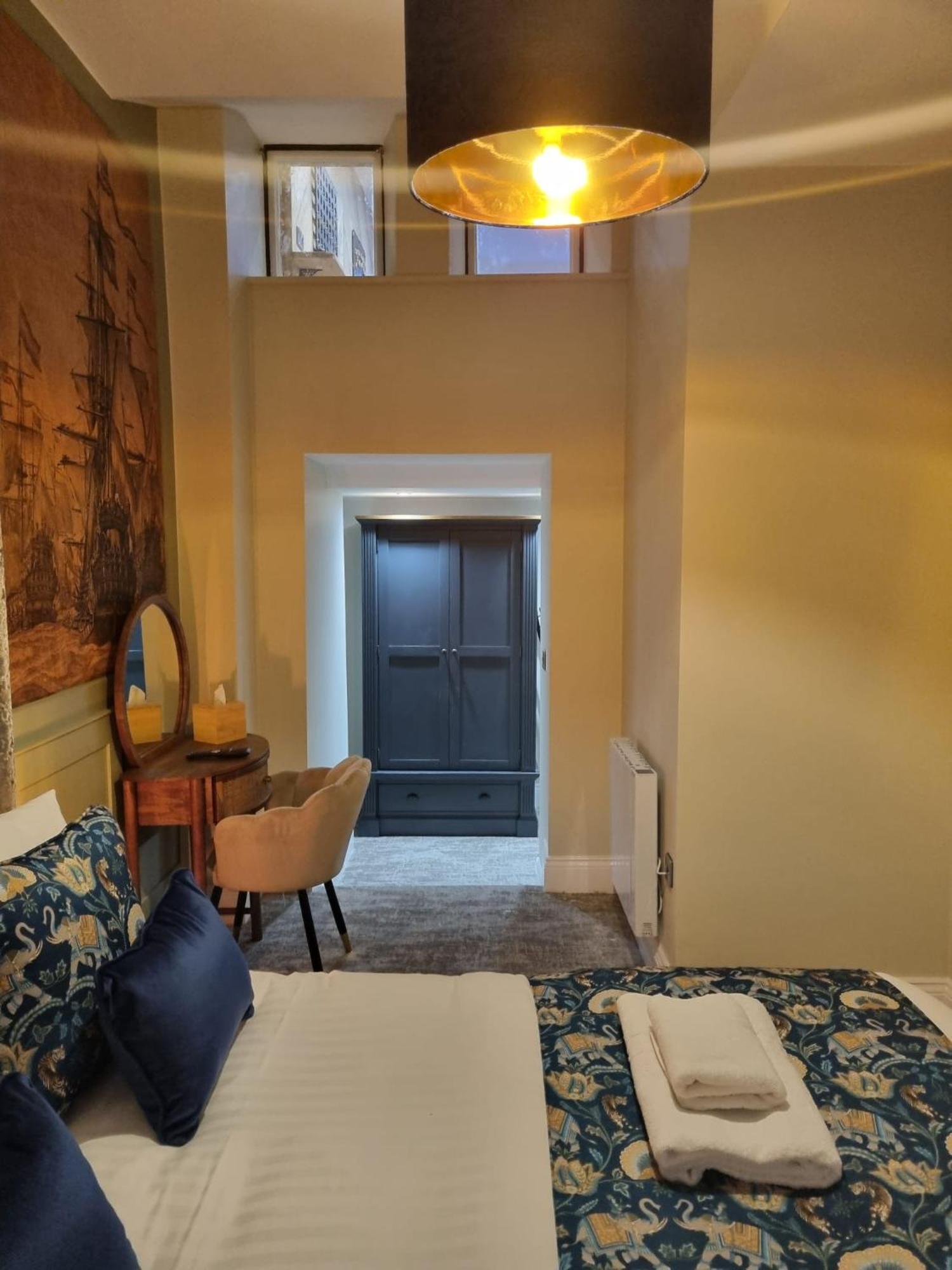 The Resolution Hotel Уитби Екстериор снимка