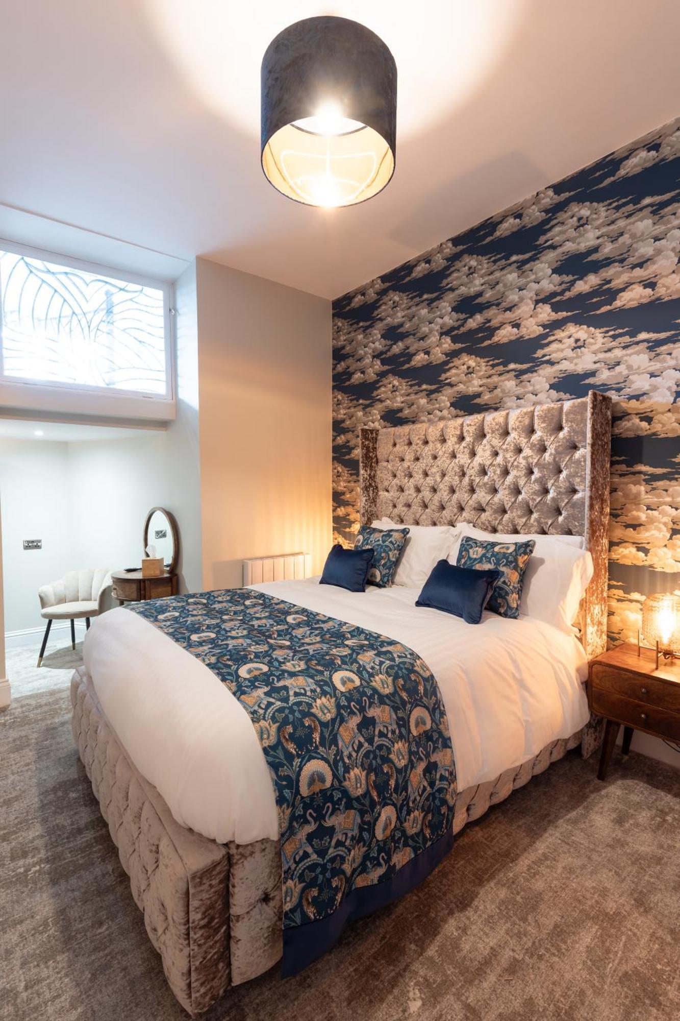 The Resolution Hotel Уитби Екстериор снимка