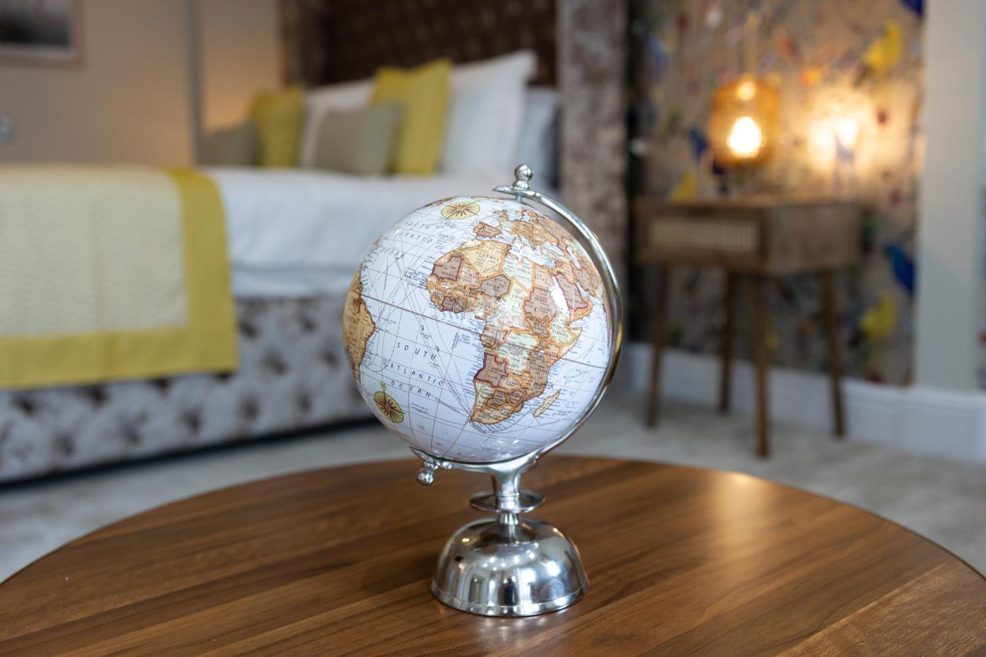 The Resolution Hotel Уитби Екстериор снимка