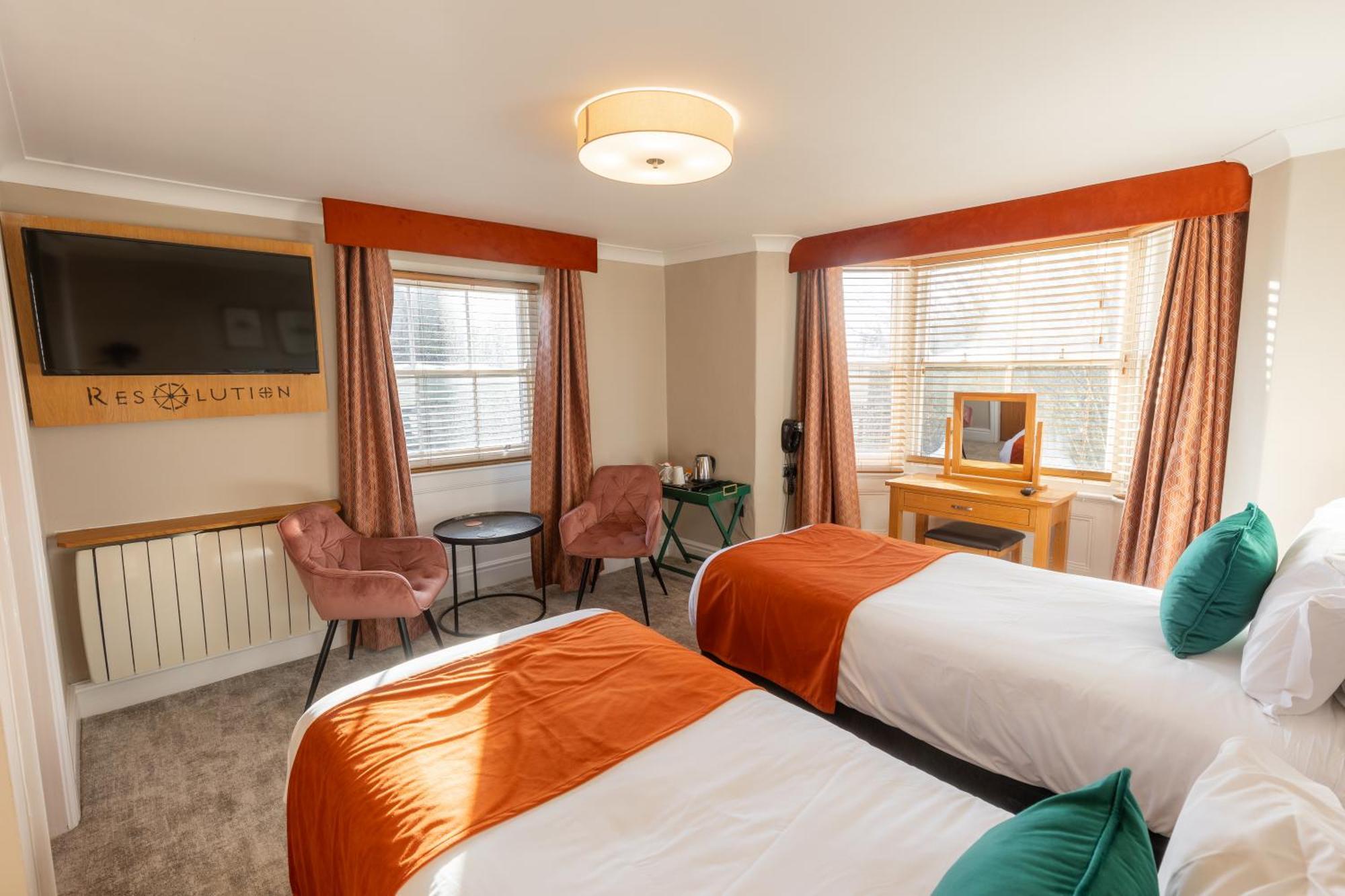 The Resolution Hotel Уитби Екстериор снимка